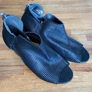 🌺New never worn booties made in Italy size 38